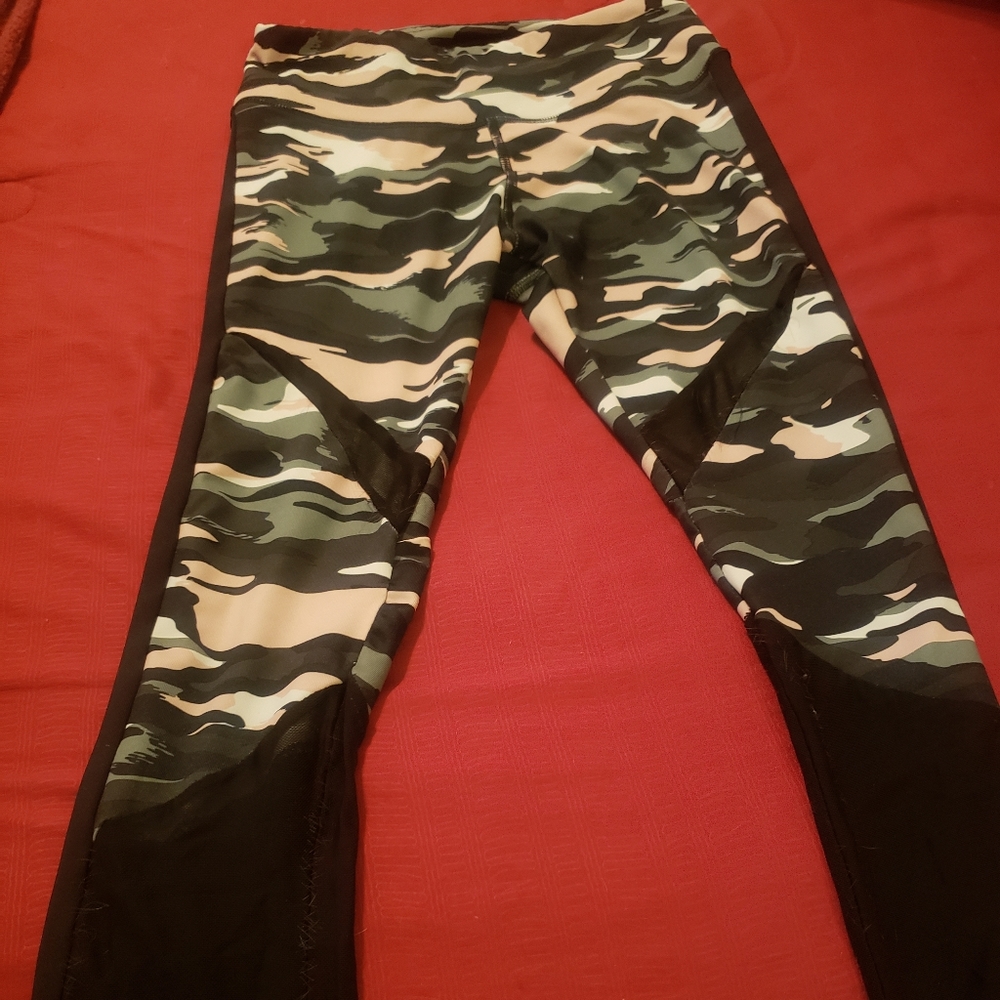 Like new Capri workout leggings, size small, black pink, white and gray camo